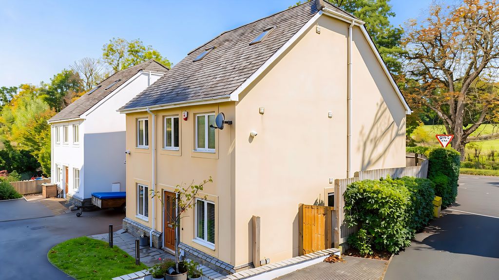 Side Elevation- click for photo gallery